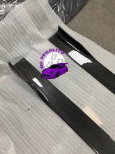 Load image into Gallery viewer, Genuine carbon fiber side skirts