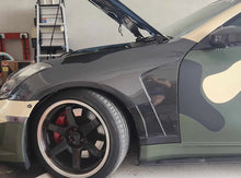 Load image into Gallery viewer, Infiniti G35 VENTED CARBON FIBER FENDERS