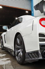 Load image into Gallery viewer, Nissan GTR R35 carbon fiber top secret side skirts
