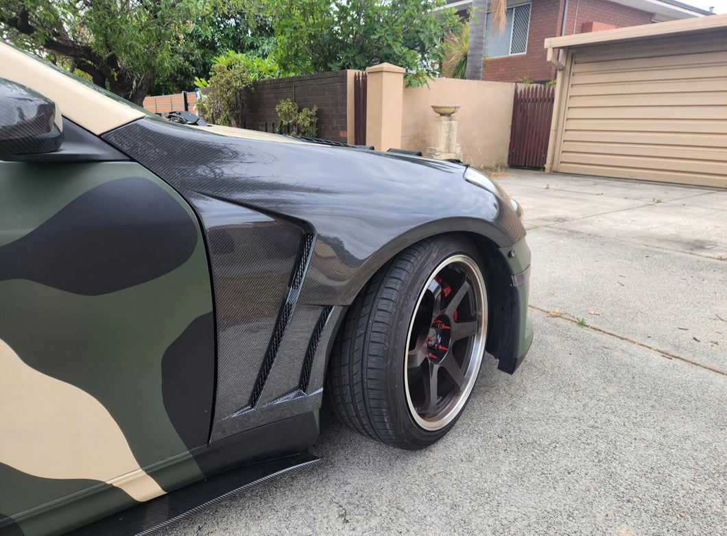 Infiniti G35 VENTED CARBON FIBER FENDERS