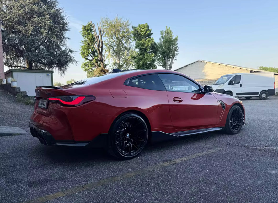 G80 M3 G82 M4 Carbon fiber side skirts