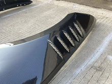 Load image into Gallery viewer, BMW E92 M3 Carbon fiber vented fenders
