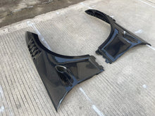 Load image into Gallery viewer, BMW E92 M3 Carbon fiber vented fenders
