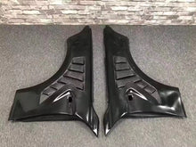 Load image into Gallery viewer, BMW F87 F88 F22 F23 M2 Vented Carbon fiber fenders
